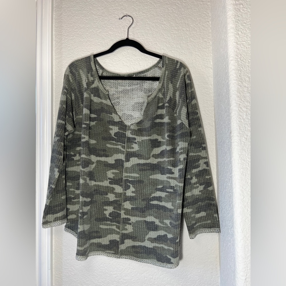 Lightweight camo thermal long sleeve